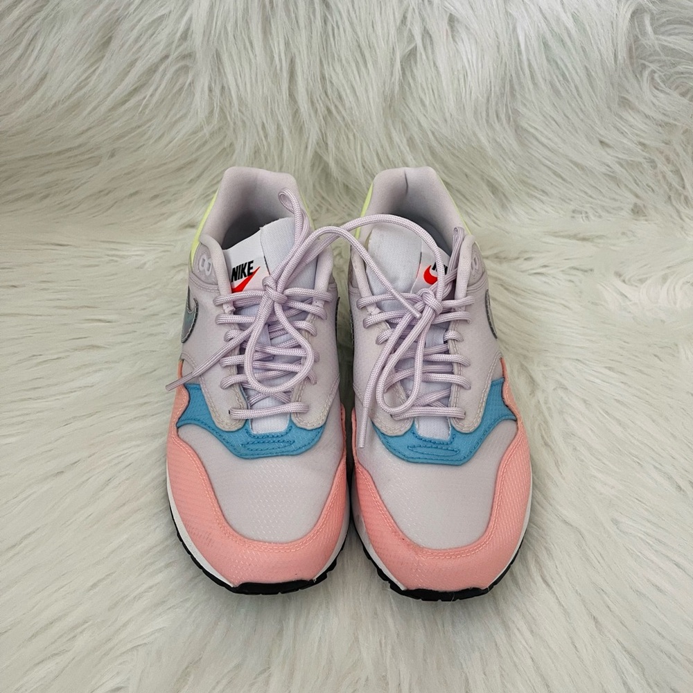 Nike sneakers shoes for women